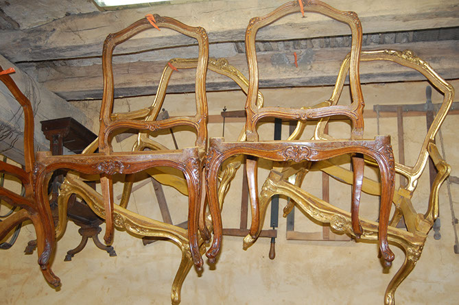 chaises et fauteuils en restauration