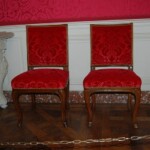 Chaises estampillées Delanois, dépôt du Mobilier National à Chambord
